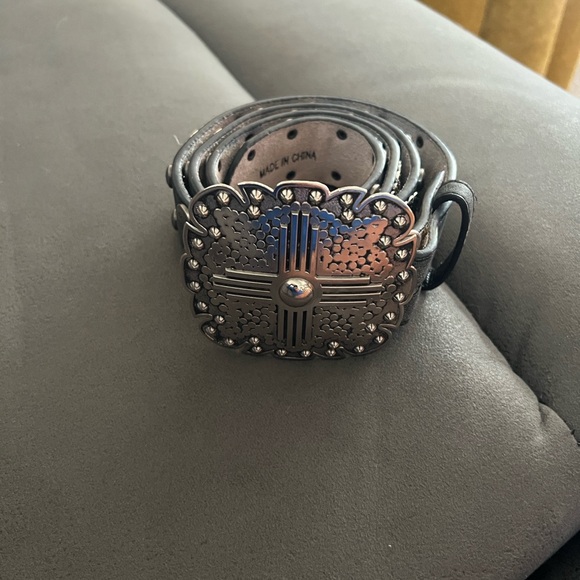 Lot of Stylish Women's Western Belt Set with Rhinestone Buckles - Picture 4 of 9